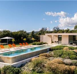 4 bedroom villa with infinity pool and sea views near Noto, Sicily, sleeps 8
